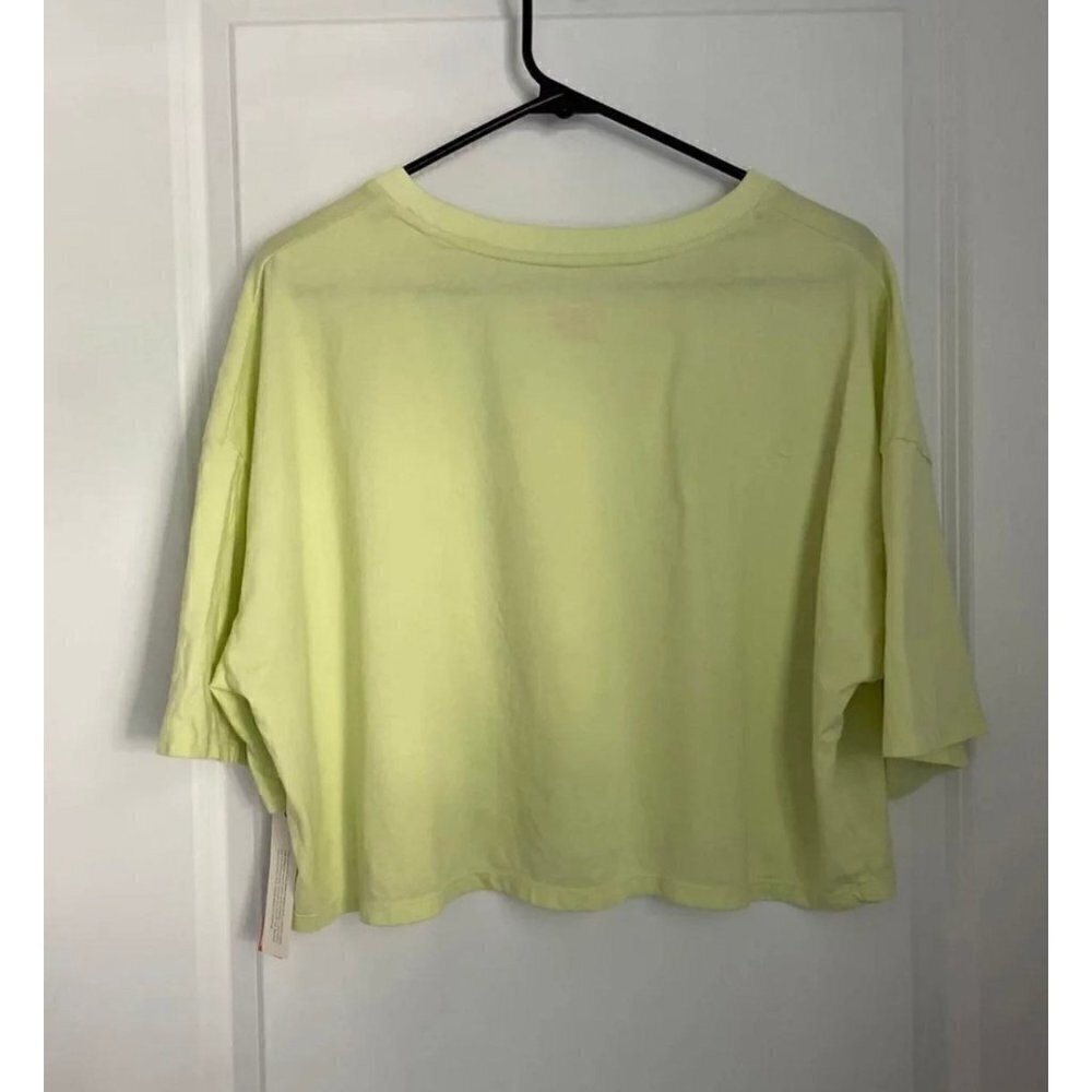 Crop Top - Picture 2 of 3